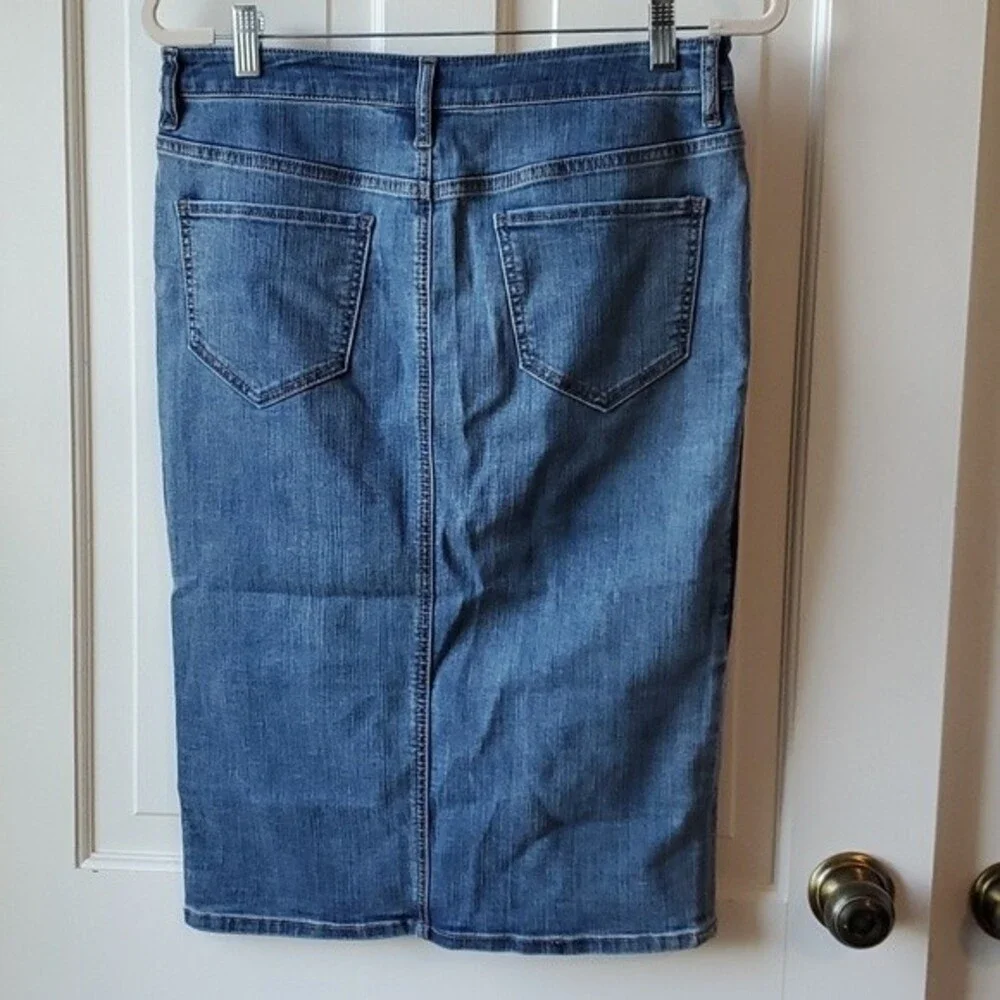 PATCHWORK JEAN SKIRT SIZE 8 MIDI LENGTH STRETCH  NY & CO DARK LIGHT